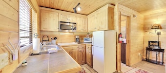 Fox Creek Cottage located in Panguitch Lake