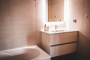 Hårføner, håndklær, såpe og toalettpapir