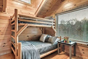 4 Schlafzimmer, Schreibtisch, Reisekinderbett, kostenloses WLAN