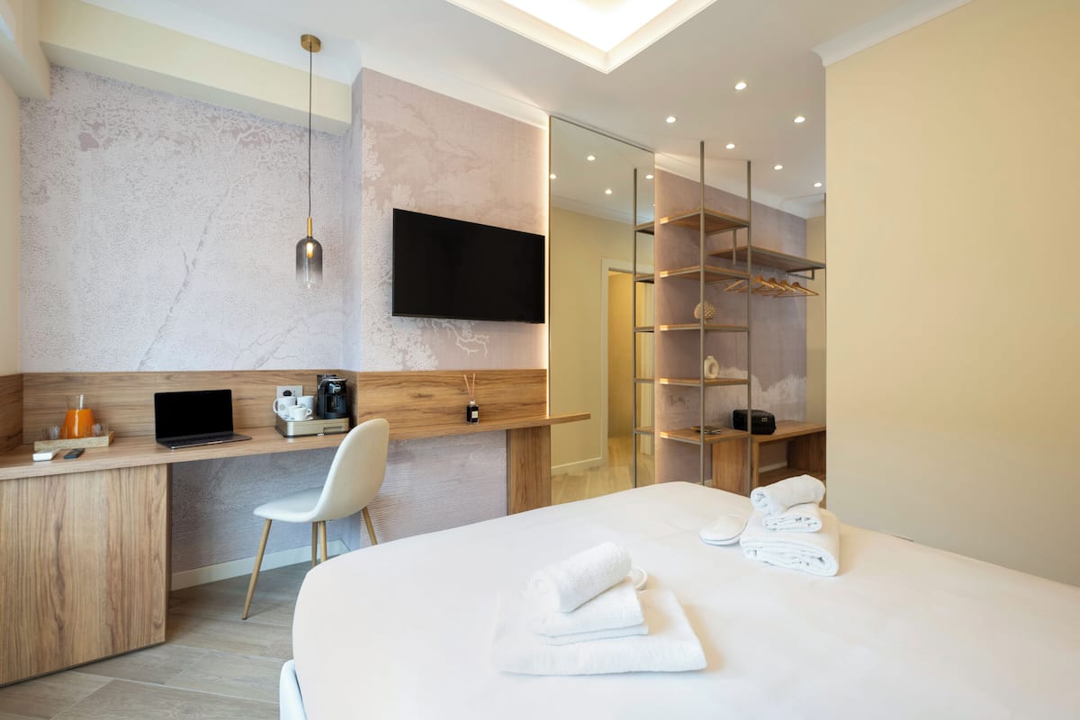 Superior Room, City View | Desk, laptop workspace, soundproofing, free WiFi