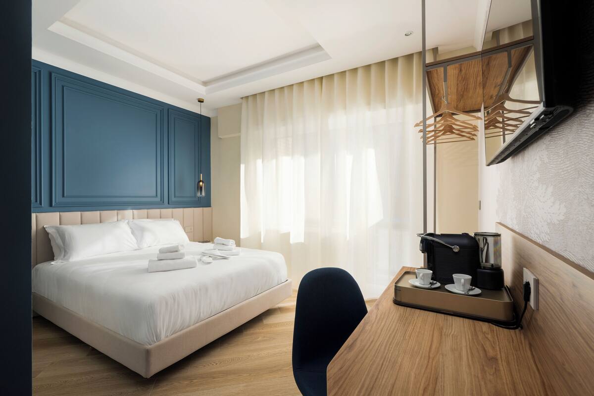 Deluxe Room, City View | Desk, laptop workspace, soundproofing, free WiFi
