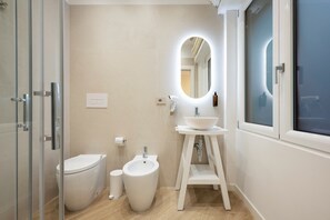 Chambre Affaires | Salle de bain | SĂšche-cheveux, serviettes fournies, savon, shampoing