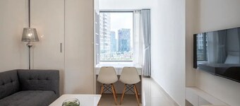 Nice Studio Free Pool & Gym @ Rivergate D4

