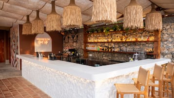 Bar (trong khuôn viên)