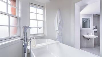 Executive One Bedroom Duplex Suite | Bathroom
