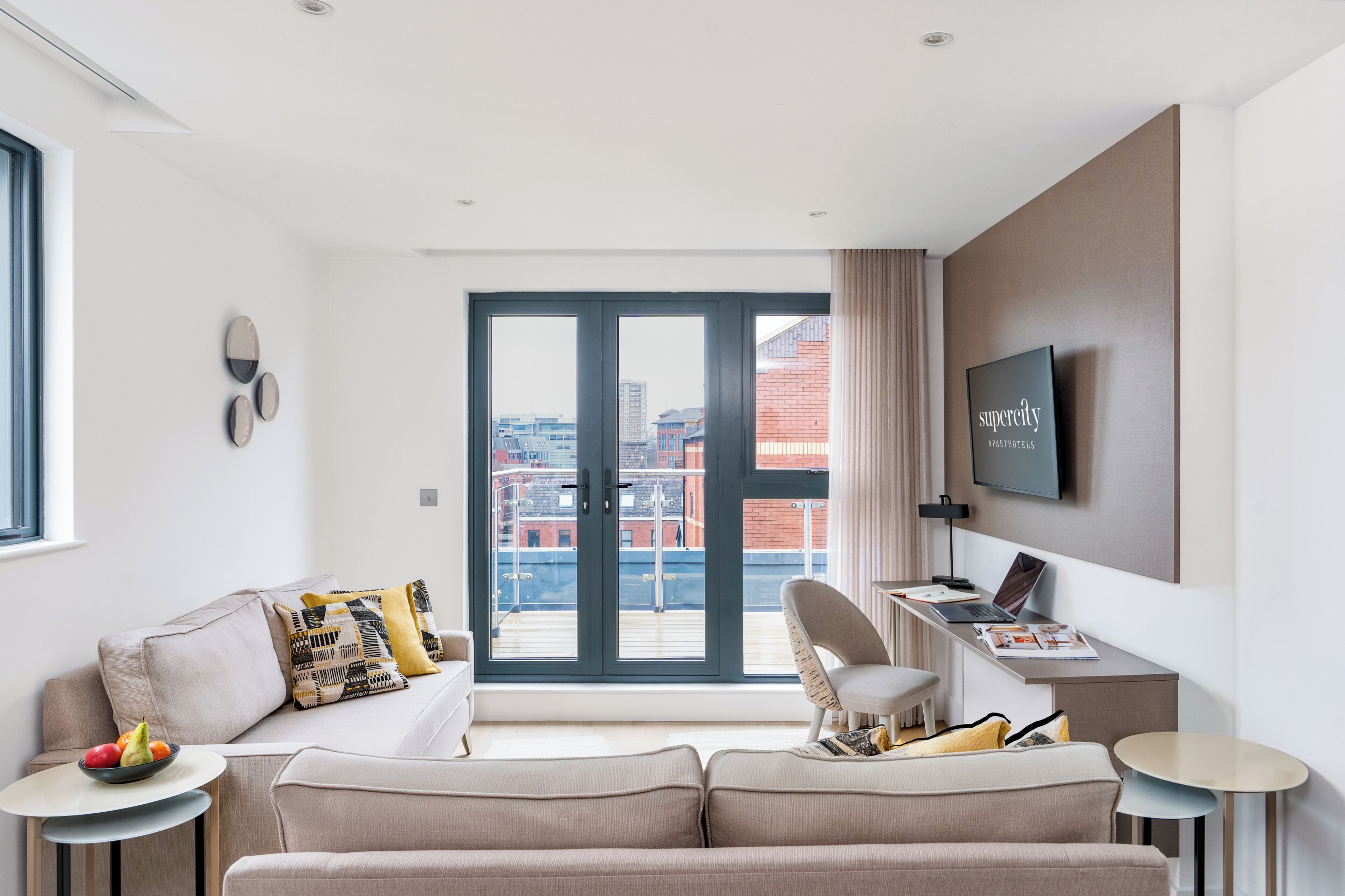 公寓 | 起居区 | 43-英寸液晶电视（配备数码频道）