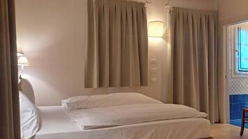 Deluxe Double or Twin Room, Garden View | Free WiFi, bed sheets