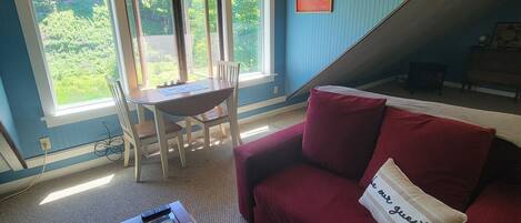 Smart-TV, Videospiele, DVD-Player, Bücher