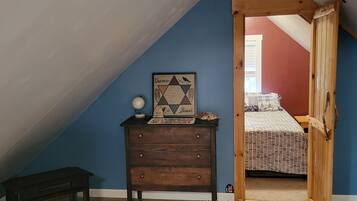 1 bedroom, desk, WiFi, bed sheets