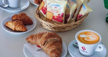 包每日自助早餐