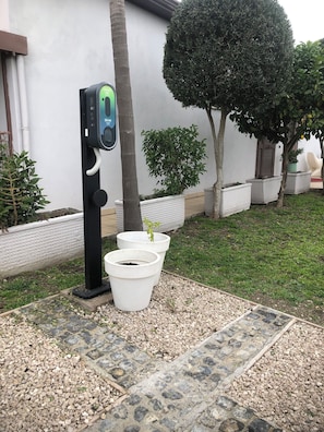 Borne de recharge pour véhicule électrique