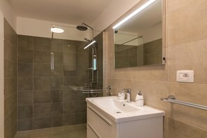 Shower, hair dryer, towels - Villa Istria AD 1749 (Barban)