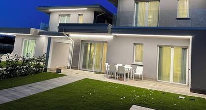Villa with independent garden in Residence Polynesia No. 4