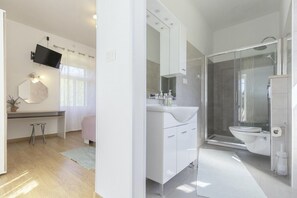 4 Schlafzimmer, Bügeleisen/Bügelbrett, WLAN, Bettwäsche