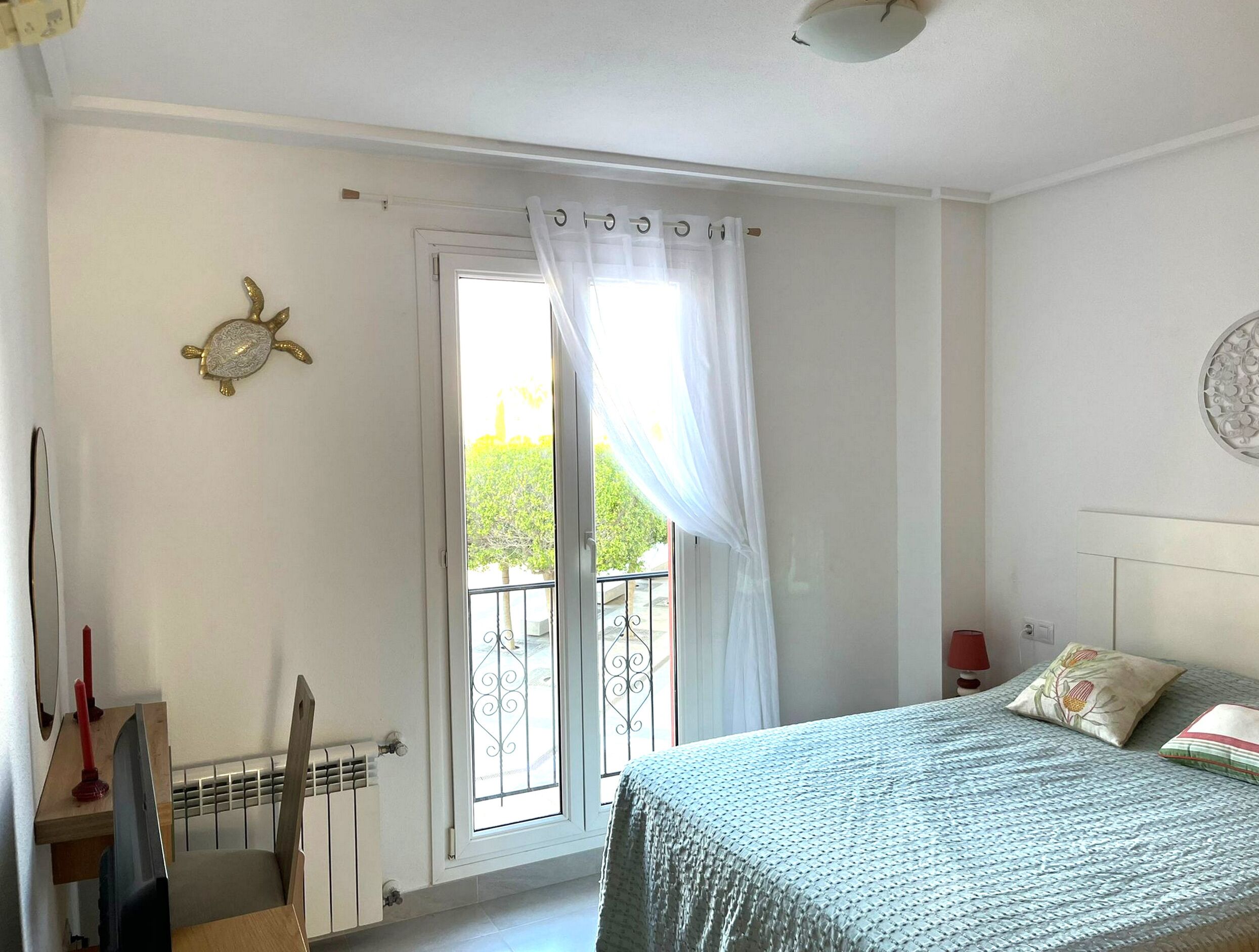 2 slaapkamers, een strijkplank/strijkijzer, gratis wifi, beddengoed