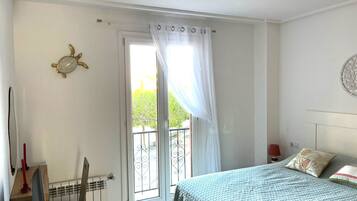 2 slaapkamers, een strijkplank/strijkijzer, gratis wifi, beddengoed