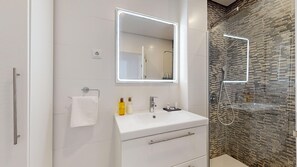 Shower, towels - Villa Chopa - A Murcia Holiday Rentals Property (Roldan)