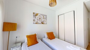 2 chambres, fer et planche à repasser, Wi-Fi gratuit, draps fournis