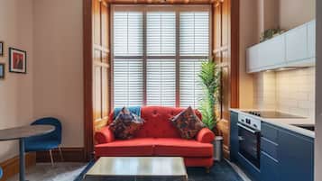 Luxury Apartment, 1 King Bed, Non Smoking, Kitchen | Living area | Flat-screen TV