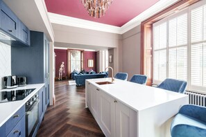 Luxe appartement, Meerdere bedden, niet-roken, keuken | Privékeuken | Een waterkoker