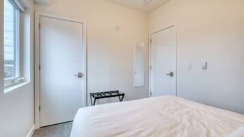 4 Schlafzimmer, Bügeleisen/Bügelbrett, Reisekinderbett, WLAN