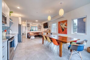 Fridge, microwave, oven, stovetop - Crossroads Vintage Funk Penthouse - 94 WalkScore (Portland)