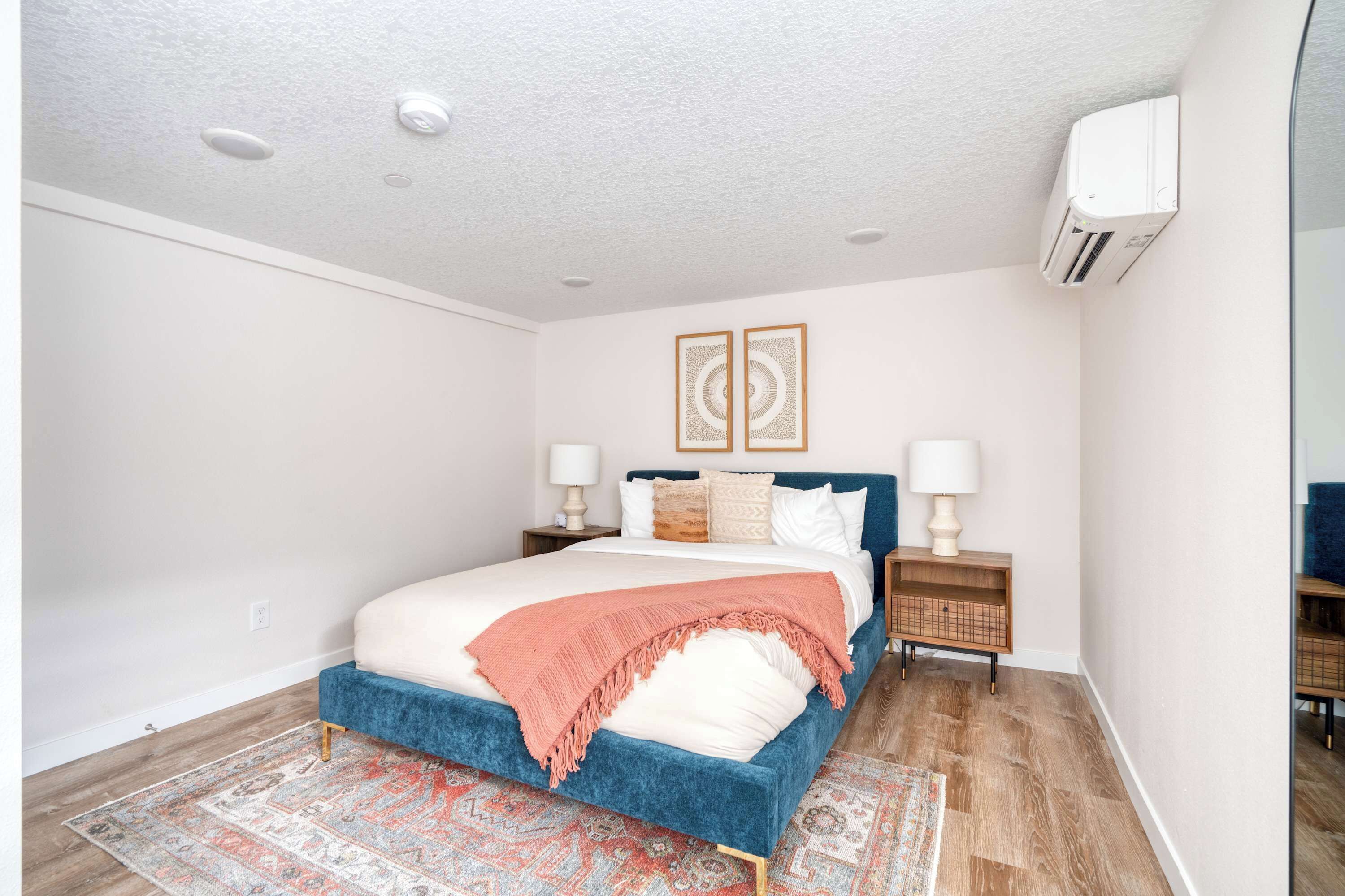 2 habitaciones, tabla de planchar con plancha, cuna de viaje y wifi 
