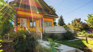 A house with a front porch, steps leading to the entrance, and a small garden area. - Vibrant Portland Getaway - Chic Flat (Portland)