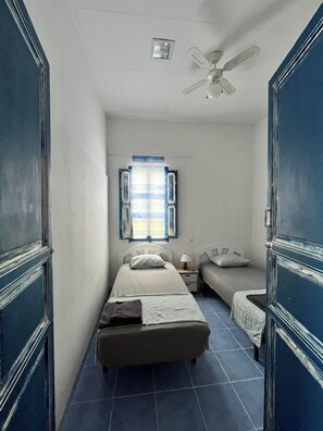 3 bedrooms, iron/ironing board, WiFi, bed sheets