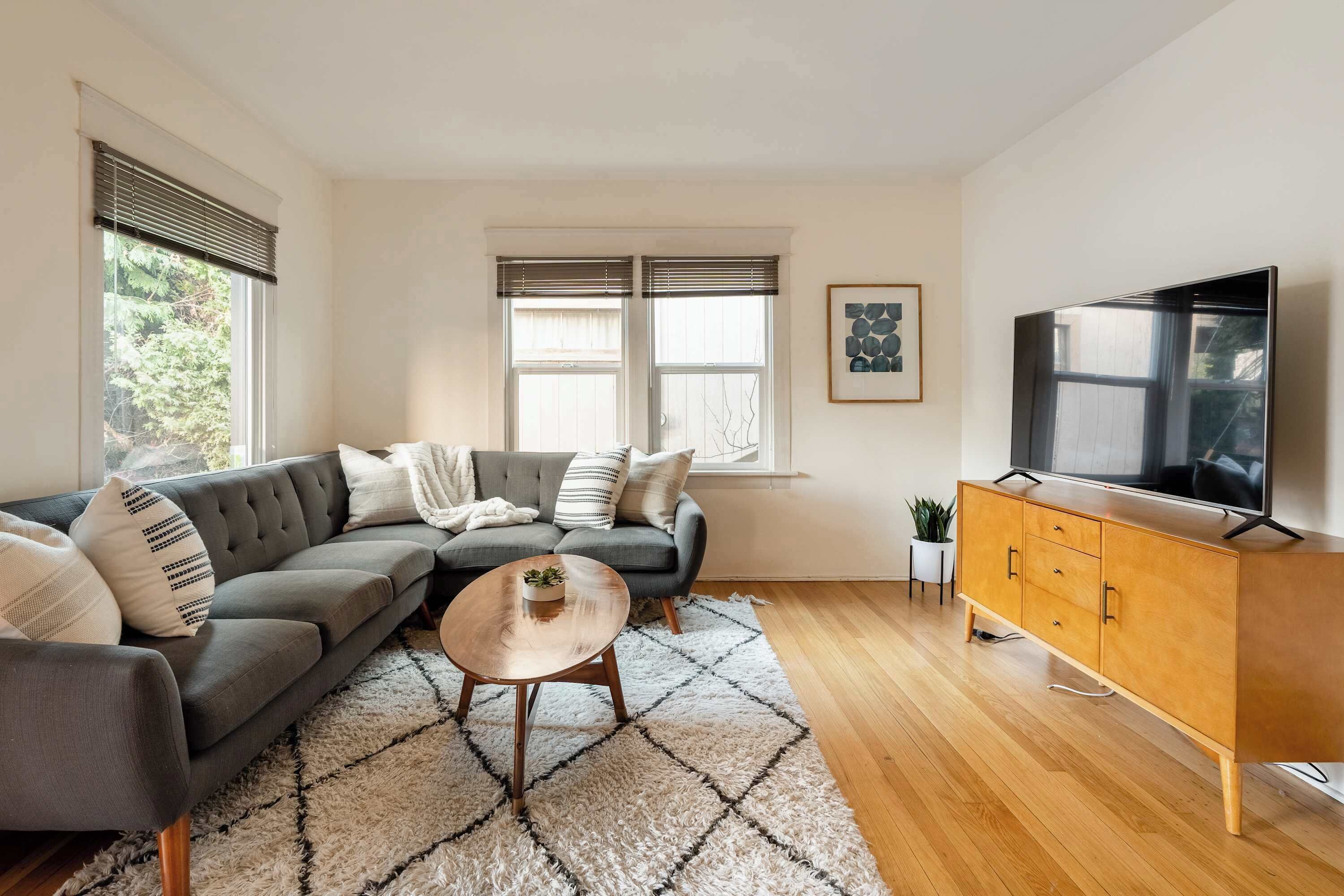 Televisión y oficina 