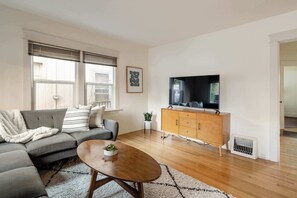 Téléviseur, bureau