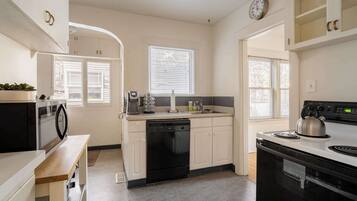 Microwave, dishwasher, coffee/tea maker, cookware/dishes/utensils