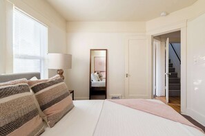 3 chambres, fer et planche à repasser, lit de bébé portatif, Wi-Fi