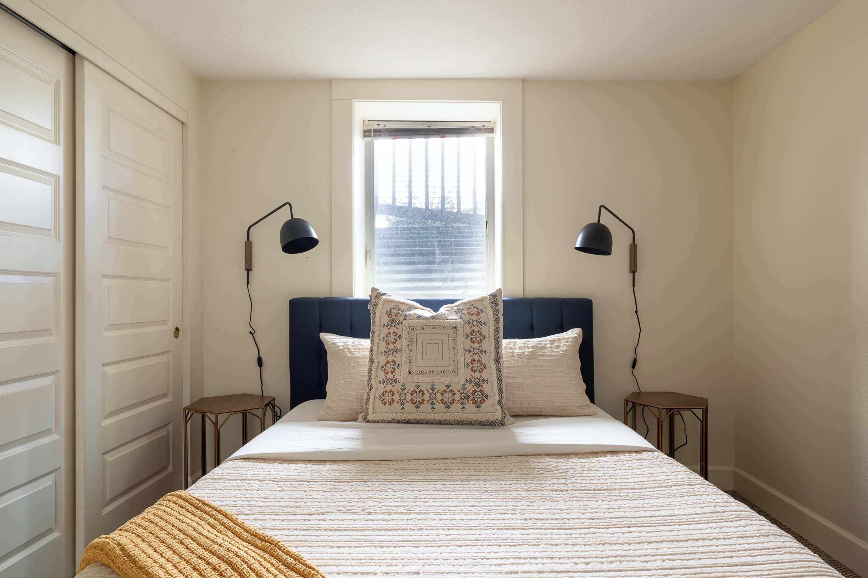 2 habitaciones, tabla de planchar con plancha, cuna de viaje y wifi 