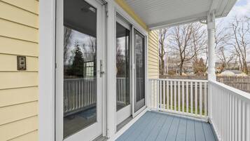 Deluxe House, Private Pool, Beachside | Balcony