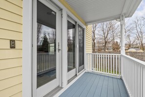 Deluxe House, Private Pool, Beachside | Balcony