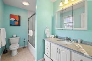 Deluxe House, Private Pool, Beachside | Bathroom | Shower, hair dryer, towels