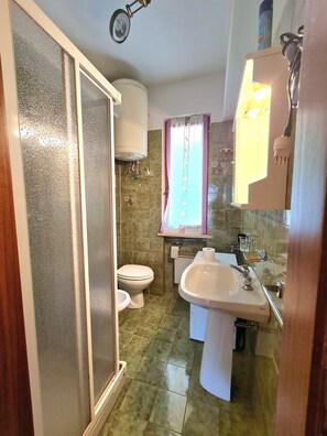 淋浴設備、提供毛巾