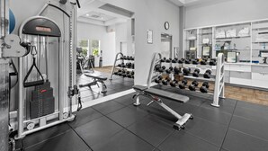 Fitness facility - Pool, Spa, Dining, Parking – Resort Style Studio (Miami)