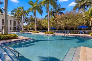 Pool - 1070 sq ft King Studio with kitchen, living, lanai (Miami)