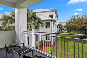 Property grounds - Studio Sleeps 5, Kitchen, Lanai, Pool, Parking (Miami)