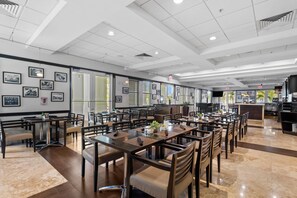 Dining - Mixing Business & Pleasure – Spacious King Studio (Miami)