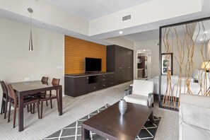 Interior - Girls Getaway Studio – 2 Doubles, Kitchen, Living (Miami)