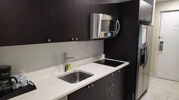 Fridge, microwave, dishwasher, coffee/tea maker