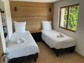 3 makuuhuonetta, työpöytä, silitysrauta/-lauta, ilmainen Wi-Fi