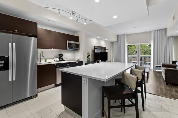 Interior - 3 Bedroom Villa, 4 bathrooms, sleep 8, Resort Pool (Miami)