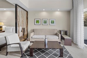 TV - Doral Studio – enjoy Dining, Golfing, Shopping (Miami)