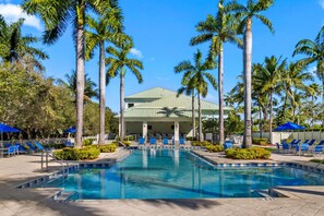 Pool - Enjoy Concerts and Nightlife, Downtown Doral Suite (Miami)