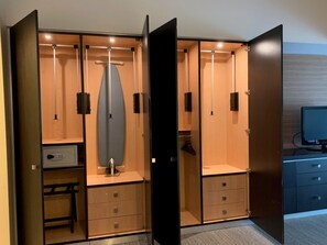 Interior - Enjoy Concerts and Nightlife, Downtown Doral Suite (Miami)