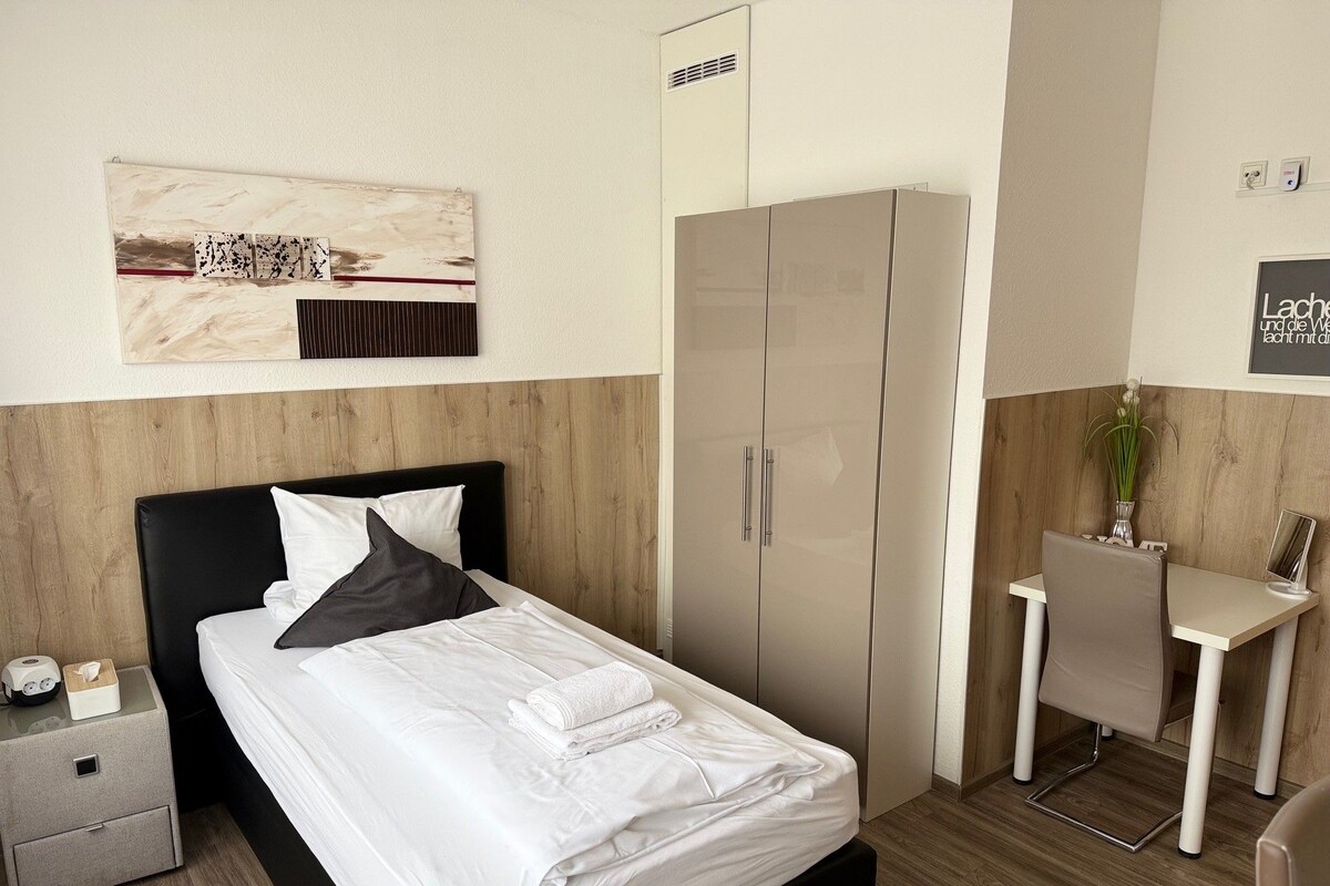 Basic Single Room | Premium bedding, Select Comfort beds, minibar, laptop workspace